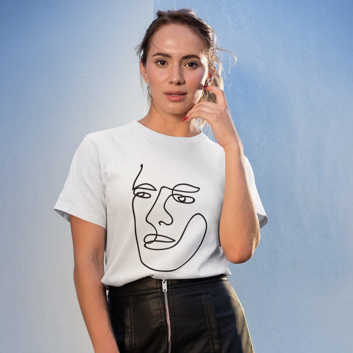 Minimalist Face 2 Softstyle T-Shirt | Techno Outfit