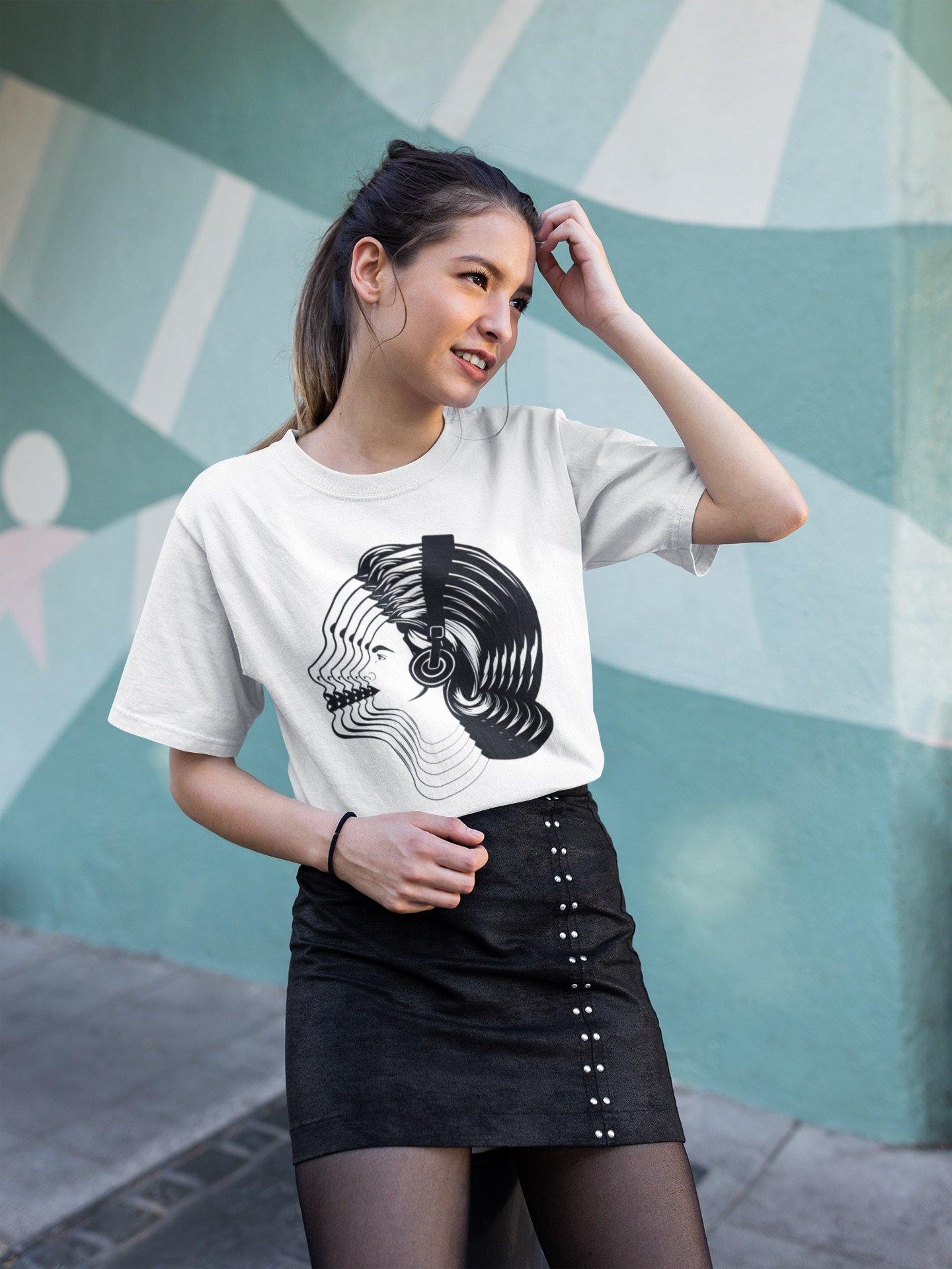 SUPERCULTURE T-shirt da donna boxy fit con ricamo GIN TONIC,MUSICA E SUPERCULTURE T-shirt da donna boxy fit con ricamo GIN TONIC,MUSICA E